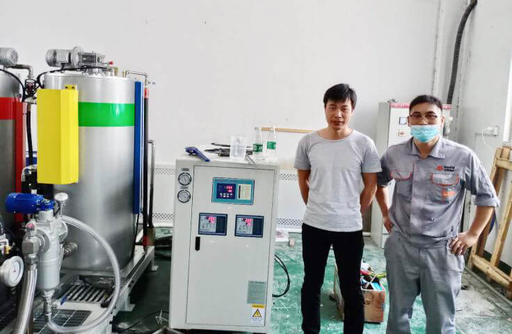 江苏良腾使用聚氨酯发泡冷热一体机